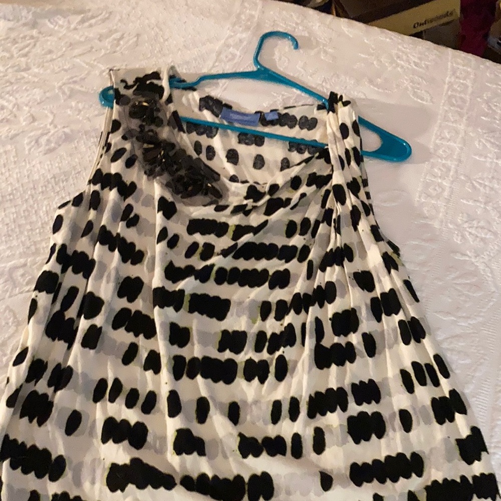 Vera Wang Sleeveless Top with Black Design